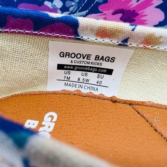 GROVE BAGS WOMENS FLAT SLIP ON SHOES WITH DOG/FLORAL DESIGN SIZE 7 NWOT - Picture 7 of 9